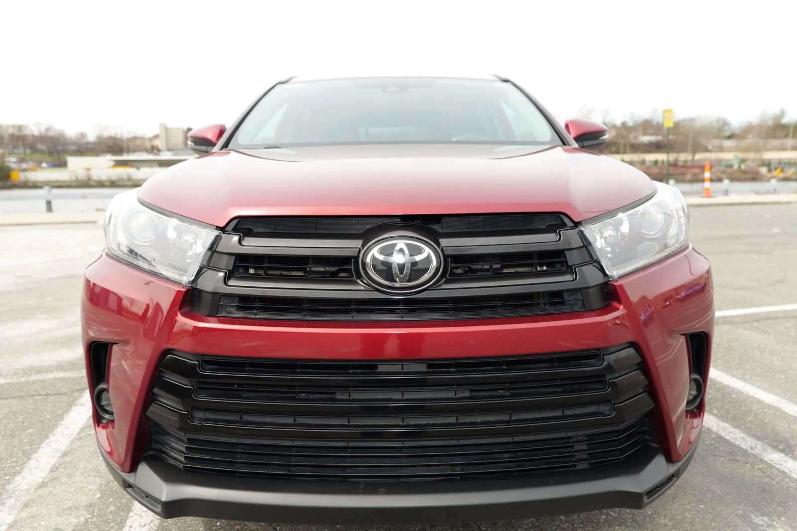 Used 2019 Toyota Highlander SE AWD/4WD image 4