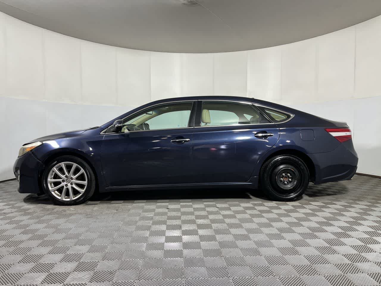 Used 2015 Toyota Avalon Limited FWD image 5