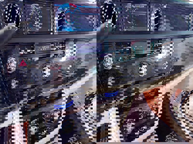 Used 2012 Rolls-Royce Phantom Drophead Coupe image 42