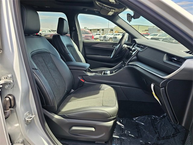 New 2025 Jeep Grand Cherokee L Altitude image 15