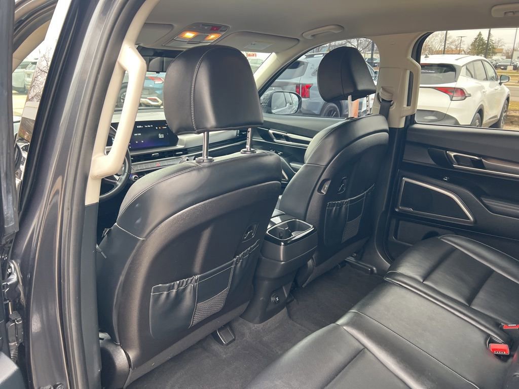 Certified 2024 Kia Telluride LX image 9