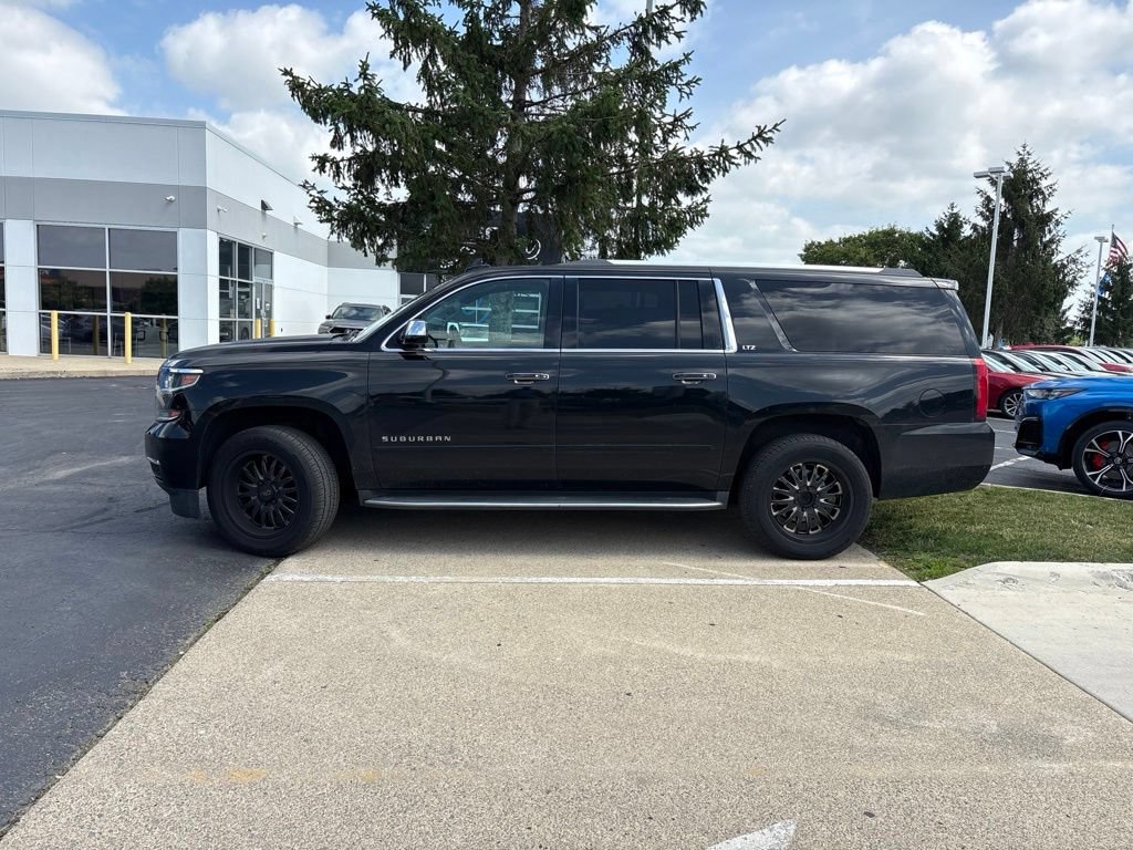 Used 2016 Chevrolet Suburban LTZ RWD image 9