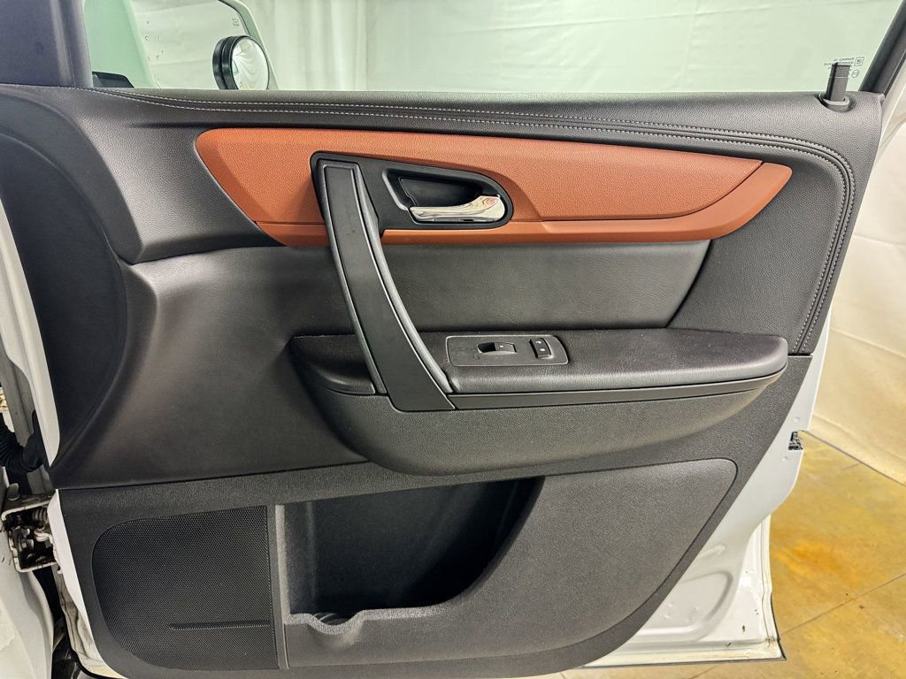 Used 2017 Chevrolet Traverse LT w/ Style and Technology Package FWD image 18