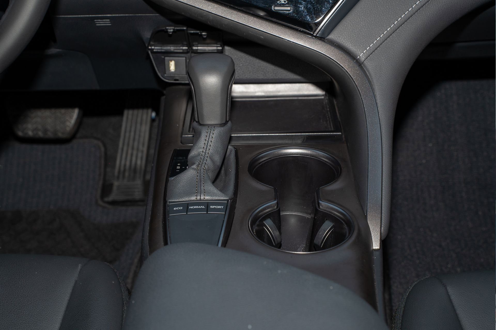 Used 2024 Toyota Camry SE w/ Convenience Package image 24