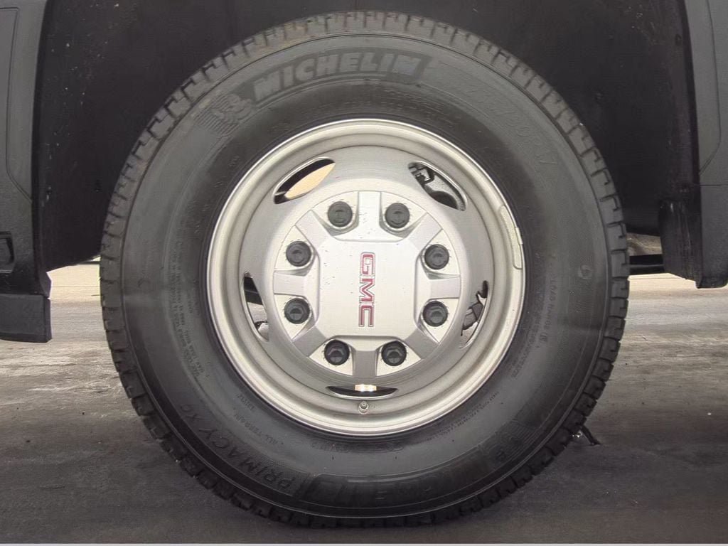 Used 2024 GMC Sierra 3500 Pro AWD/4WD image 4