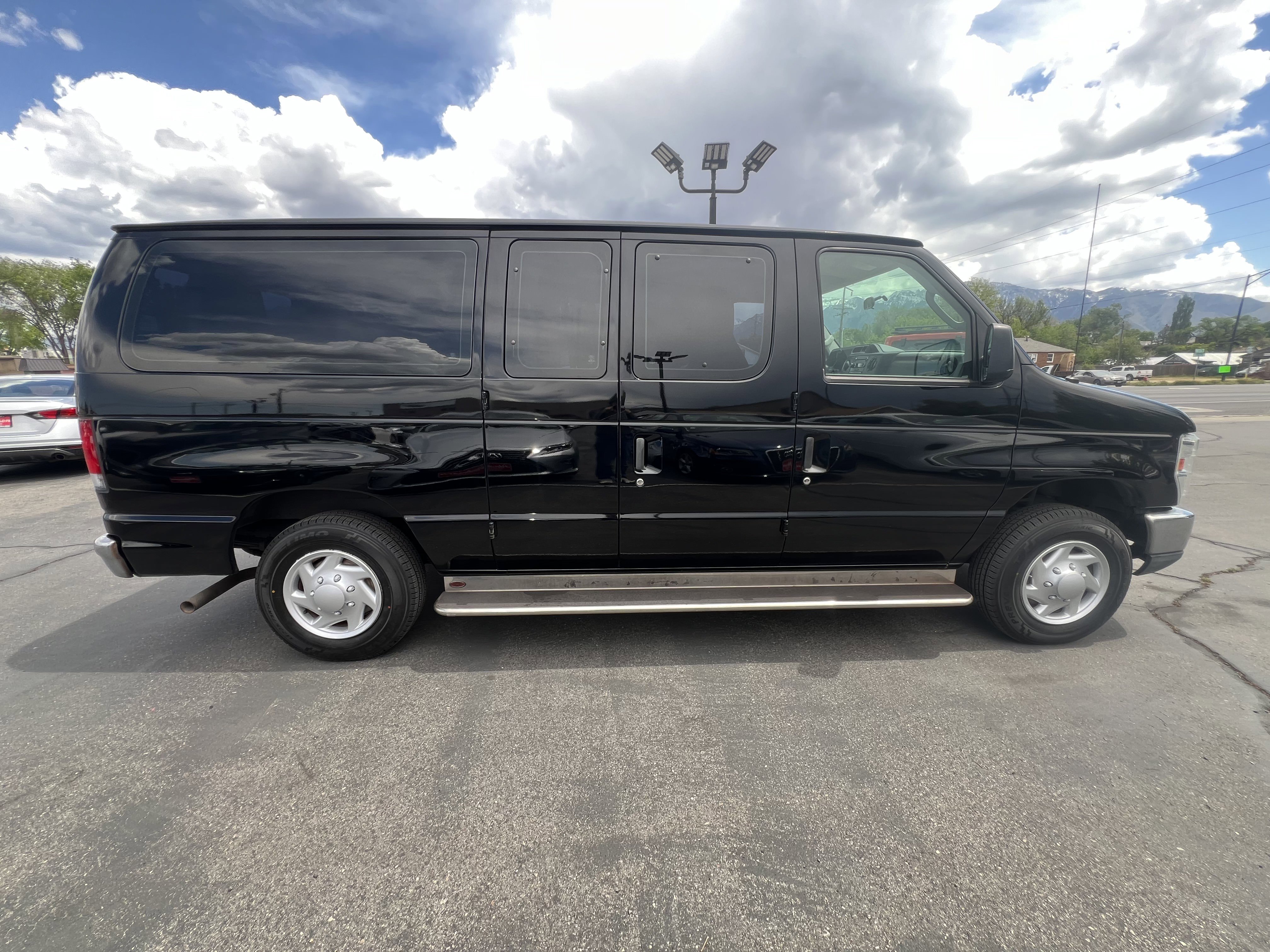 Used 2014 Ford E-150 and Econoline 150 Wagon RWD image 5
