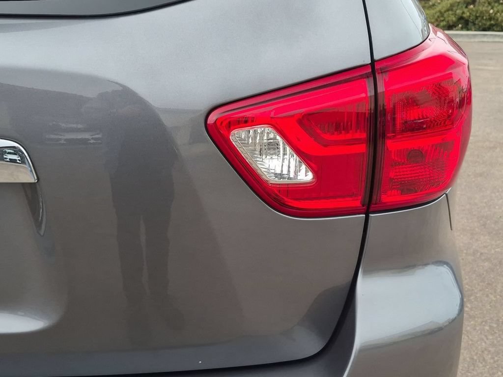 Used 2019 Nissan Pathfinder S FWD image 30