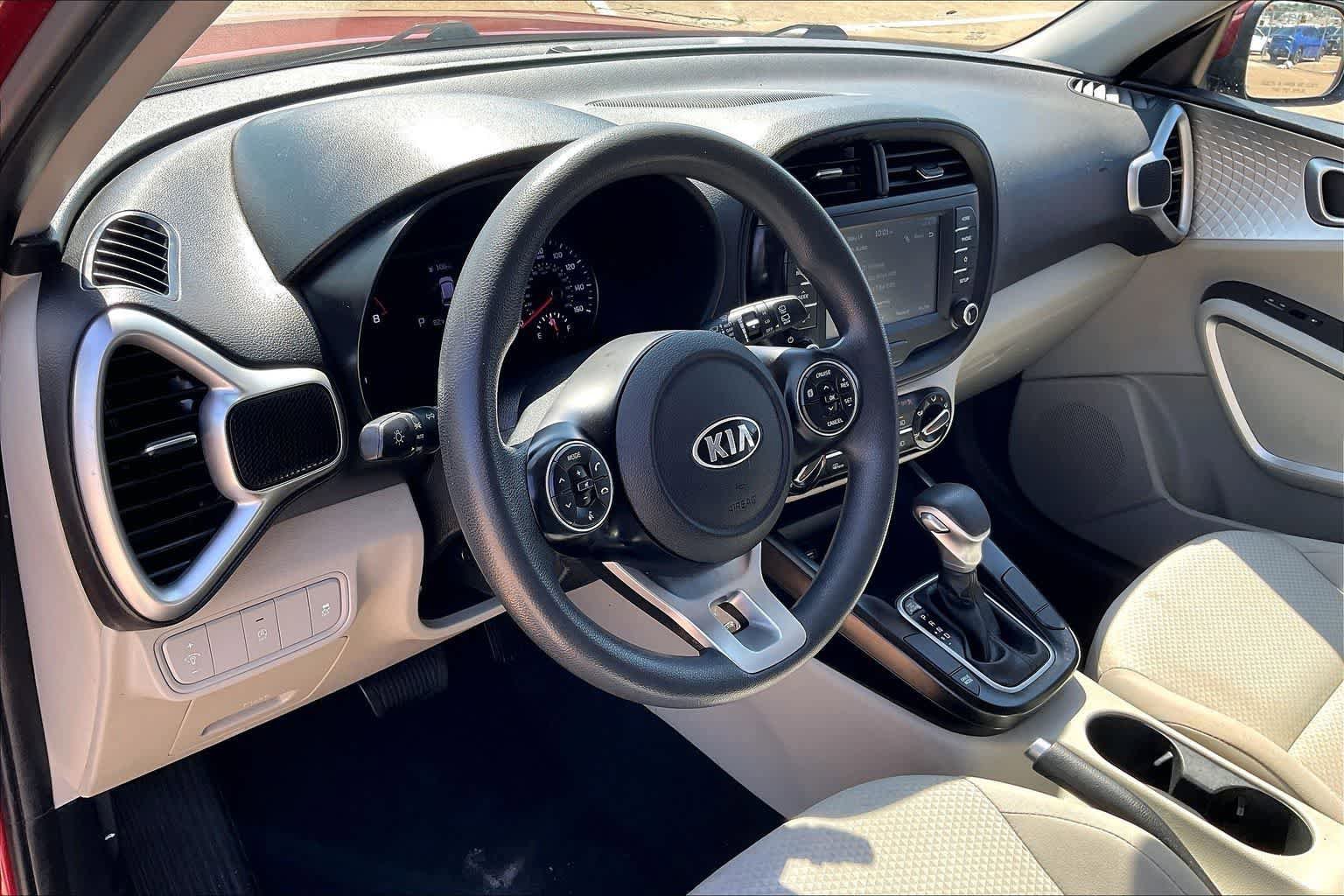 Used 2020 Kia Soul LX FWD image 2