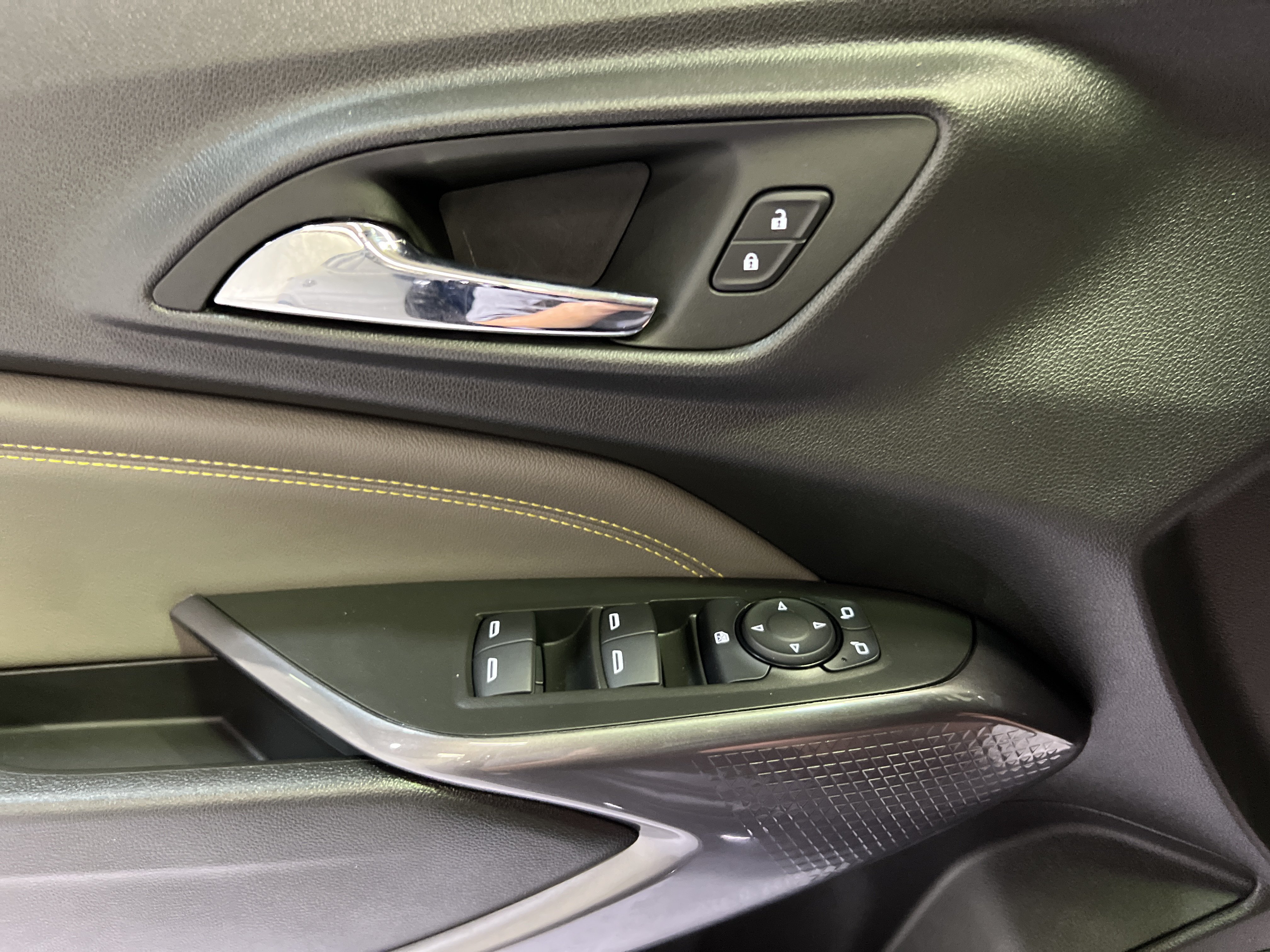 Certified 2026 Chevrolet Trax ACTIV w/ Sunroof Package FWD image 25