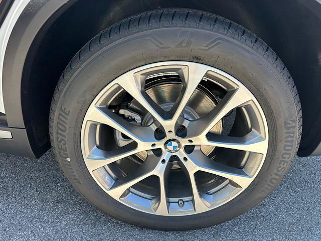 New 2026 BMW X5 xDrive40i w/ Premium Package AWD/4WD image 7
