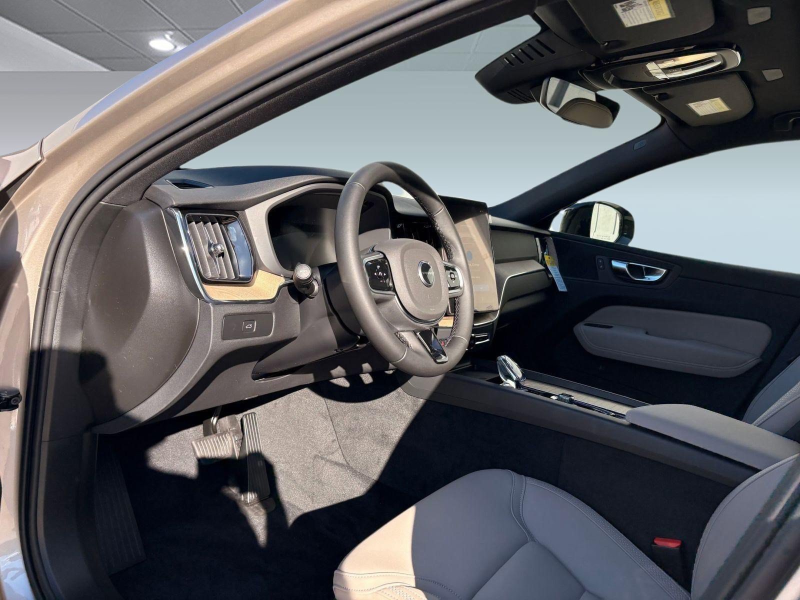 Used 2026 Volvo XC60 B5 Plus w/ Protection Package Premier AWD/4WD image 4