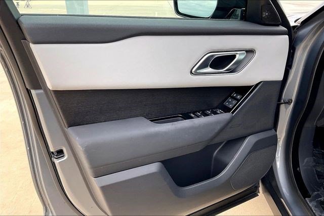 Used 2025 Land Rover Range Rover Velar Dynamic SE image 28