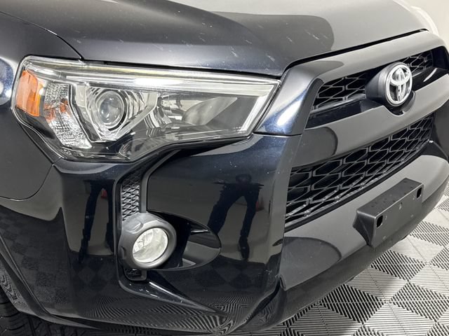 Used 2019 Toyota 4Runner SR5 AWD/4WD image 12
