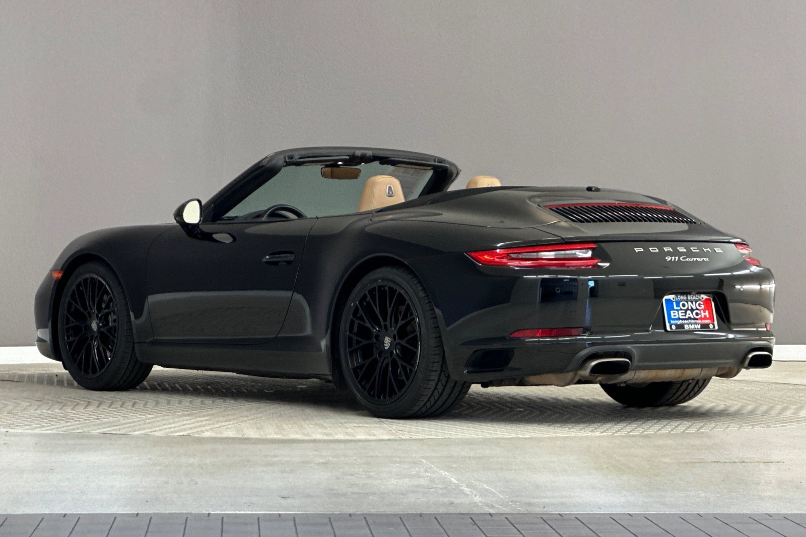 Used 2017 Porsche 911 Carrera RWD image 3