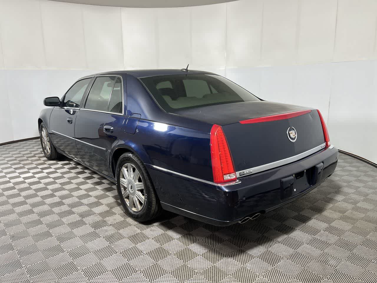 Used 2007 Cadillac DTS Luxury II FWD image 6