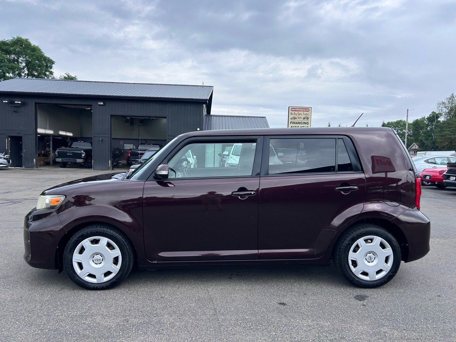 Used 2012 Scion xB FWD image 5