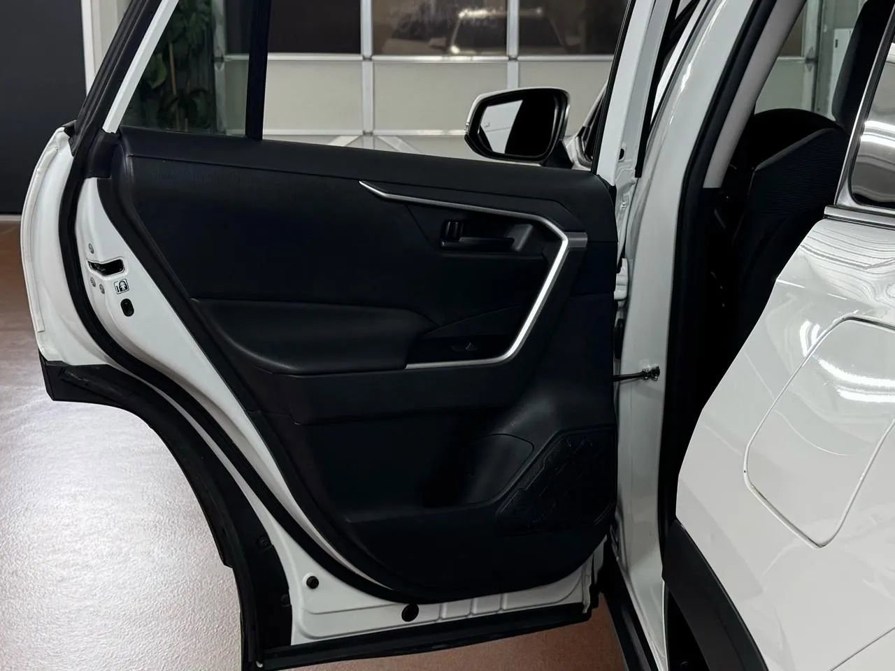 Used 2019 Toyota RAV4 LE AWD/4WD image 27