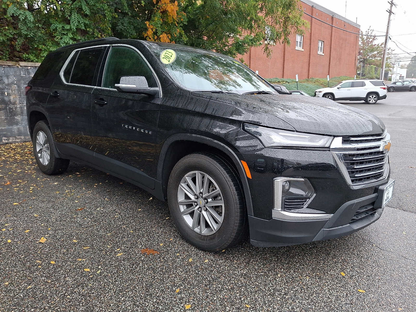 Used 2023 Chevrolet Traverse LT AWD/4WD image 3