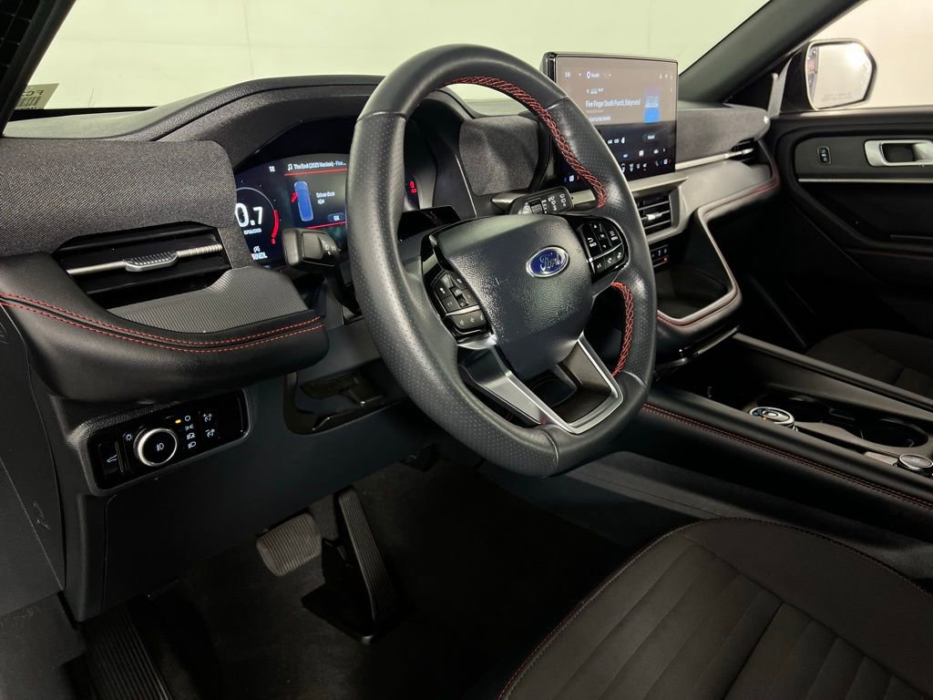 Used 2025 Ford Explorer ST-Line w/ ST-Line Street Pack image 21
