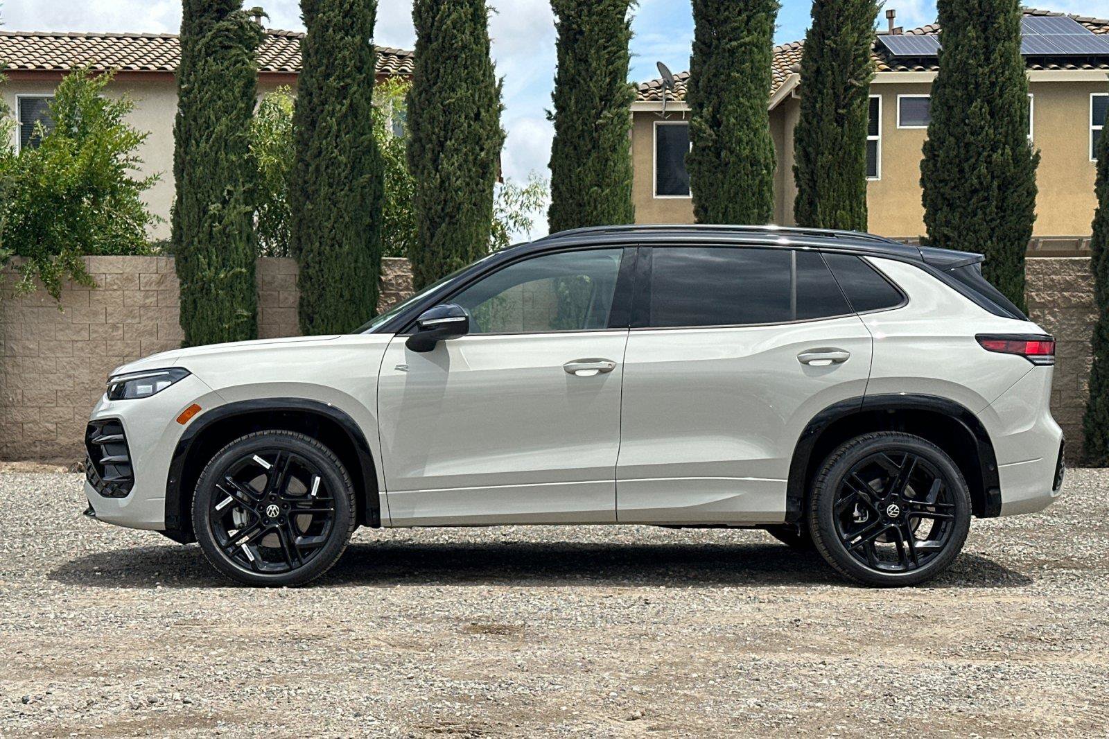 New 2026 Volkswagen Tiguan SE R-Line AWD/4WD image 6