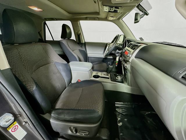 Used 2021 Nissan Titan SL w/ Moonroof Package image 26