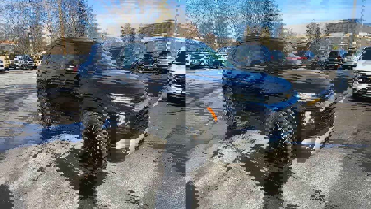 Used 2021 Chevrolet TrailBlazer LT w/ Convenience Package image 2