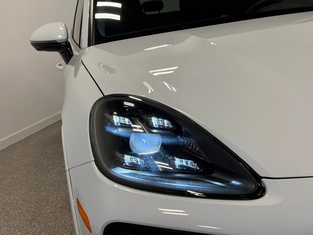 Used 2021 Porsche Cayenne GTS AWD/4WD image 4
