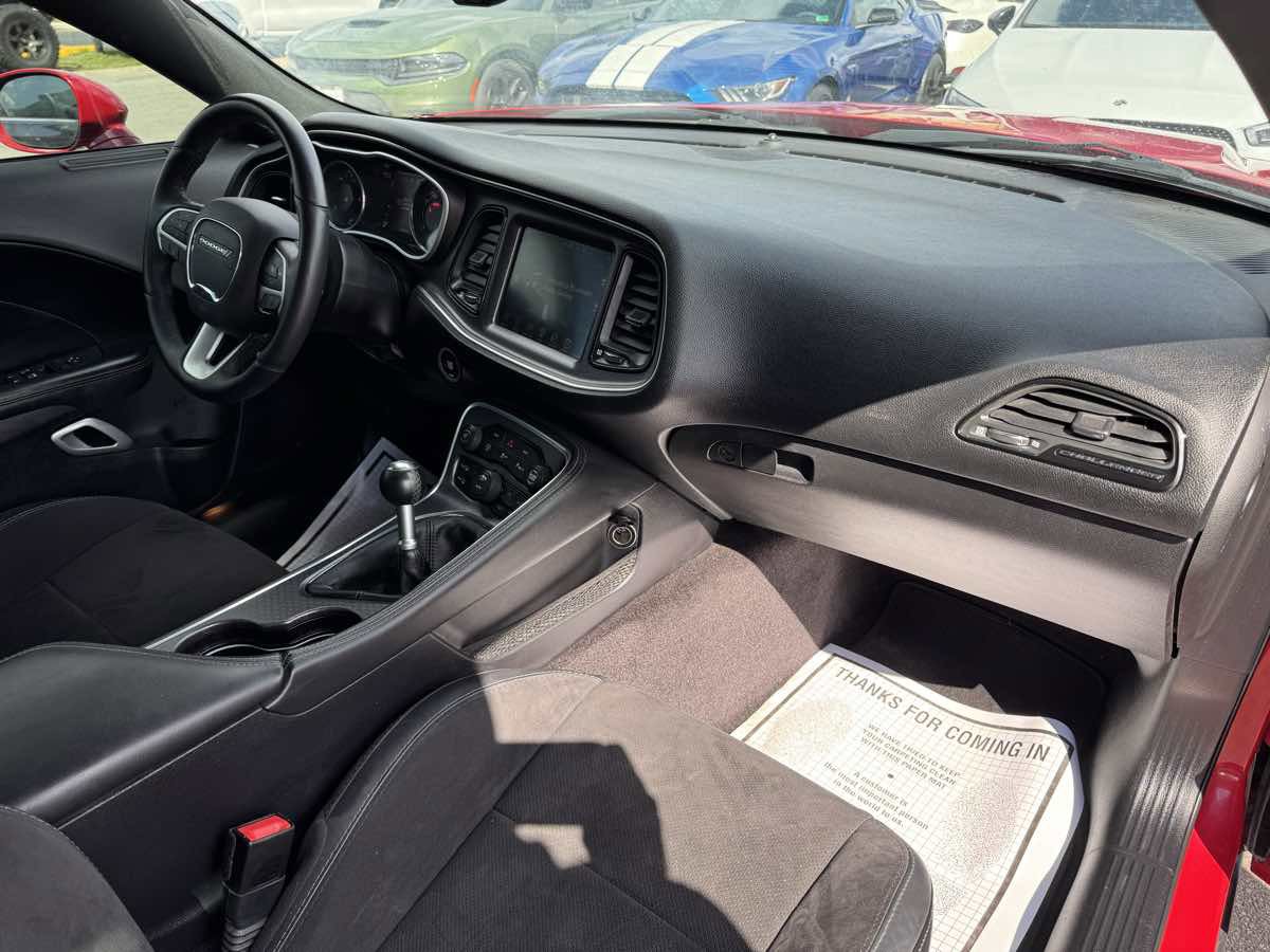 Used 2016 Dodge Challenger R/T Scat Pack w/ Leather Interior Group image 29
