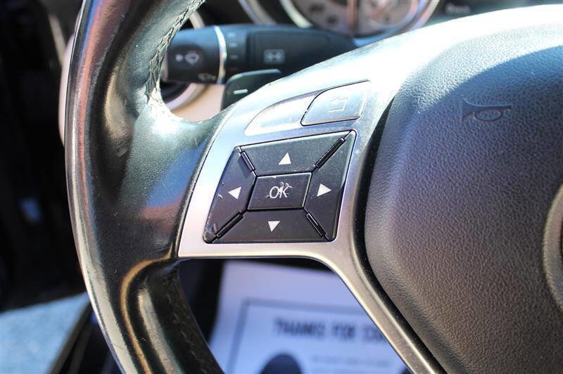 Used 2015 Mercedes-Benz SLK 250 w/ Premium Package image 21