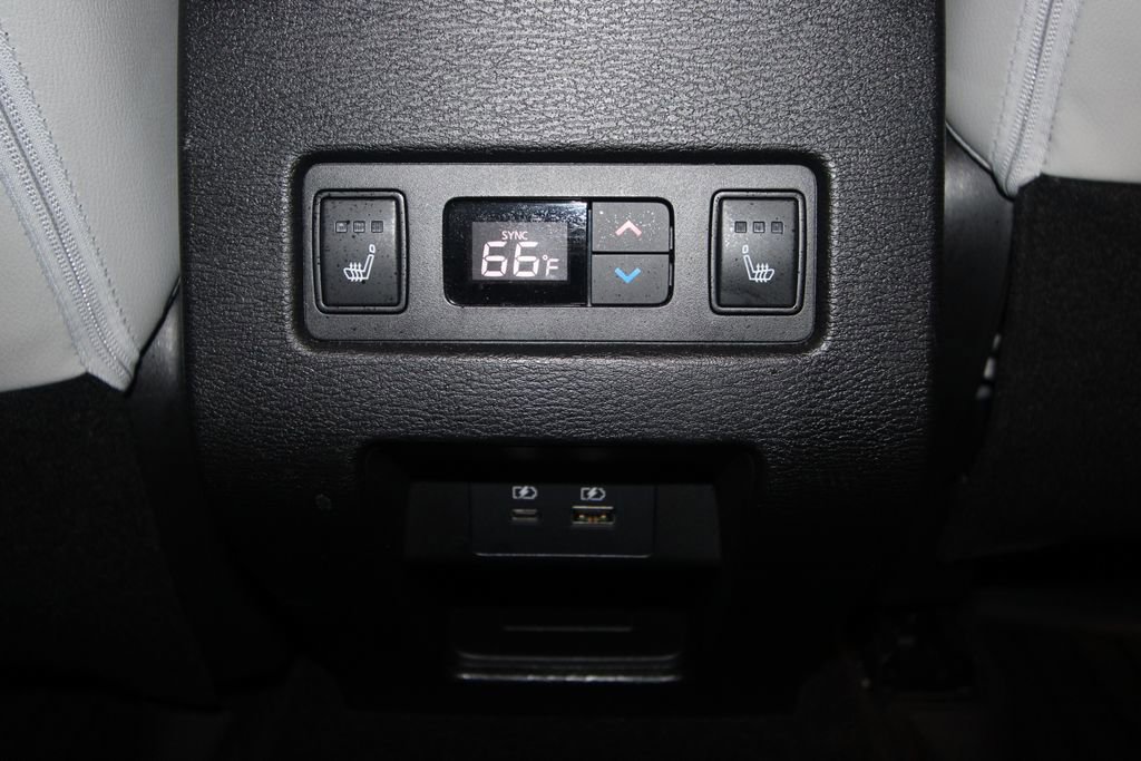 Used 2024 Mitsubishi Outlander SEL image 28