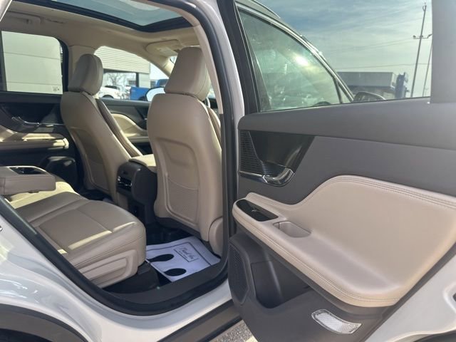 Used 2022 Lincoln Corsair AWD w/ Premium Package image 14