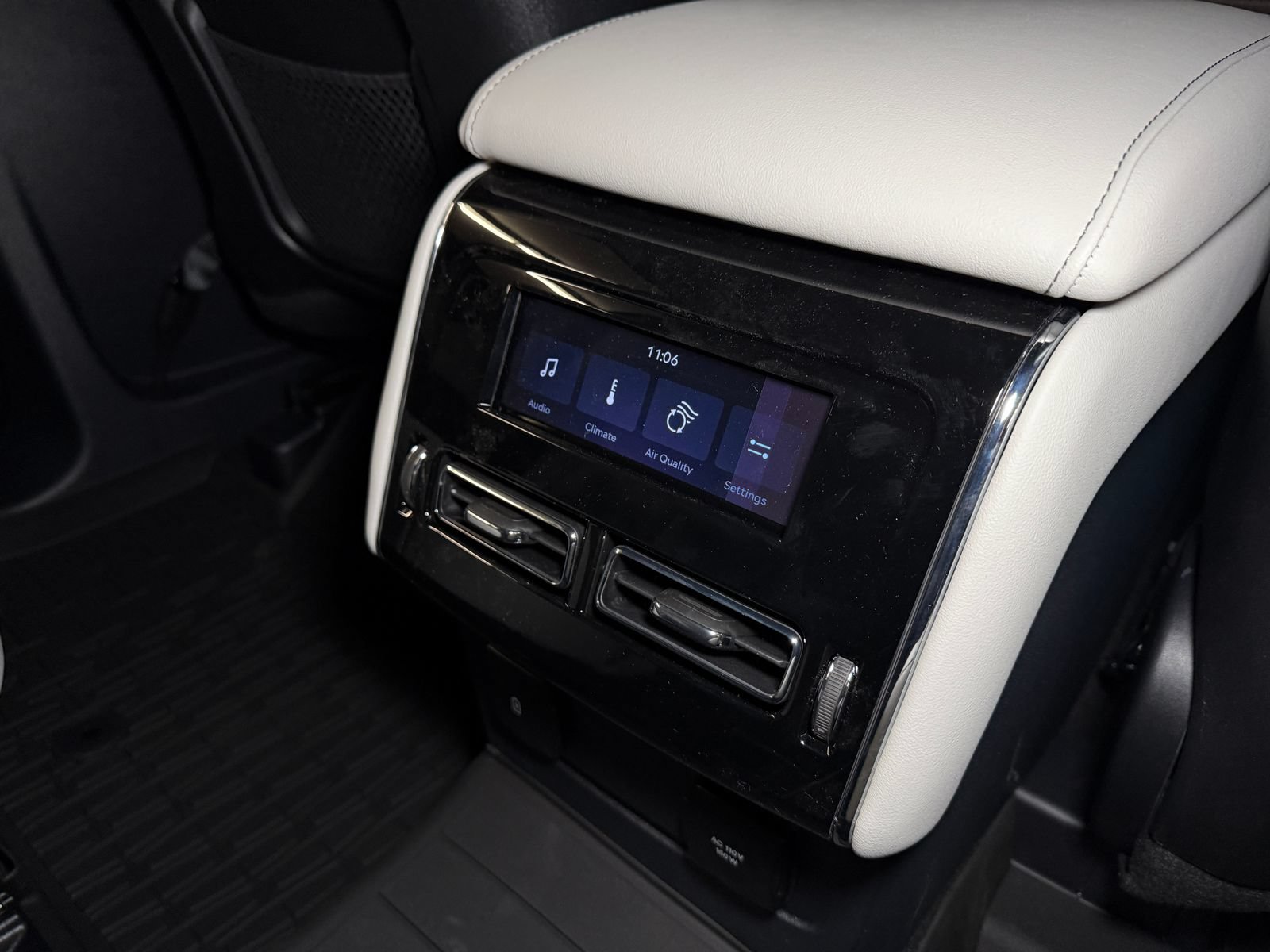 New 2026 Lincoln Aviator AWD image 16