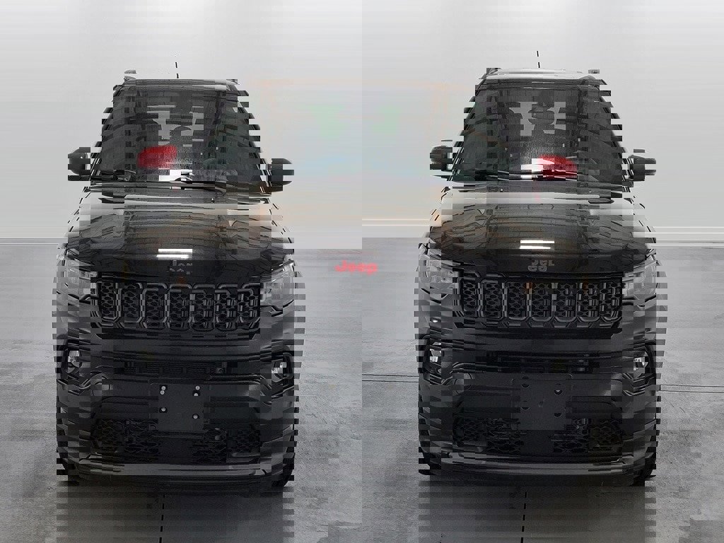 Used 2023 Jeep Compass Limited image 3