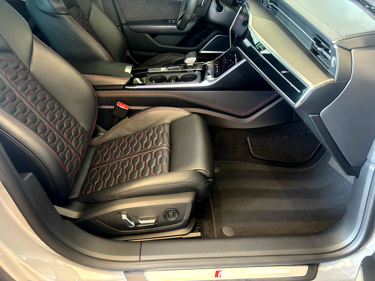 Used 2021 Audi RS 7 Sportback w/ Carbon Optic Package image 31