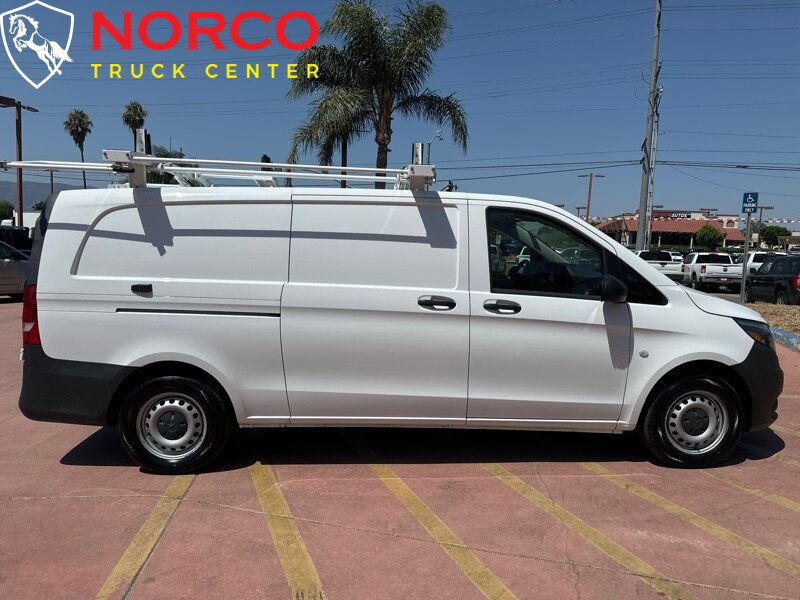 Used 2022 Mercedes-Benz Metris image 1