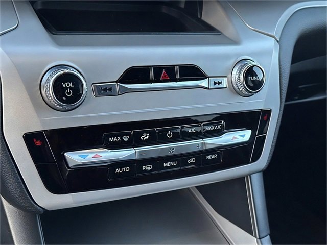 Used 2024 Ford Explorer XLT image 13