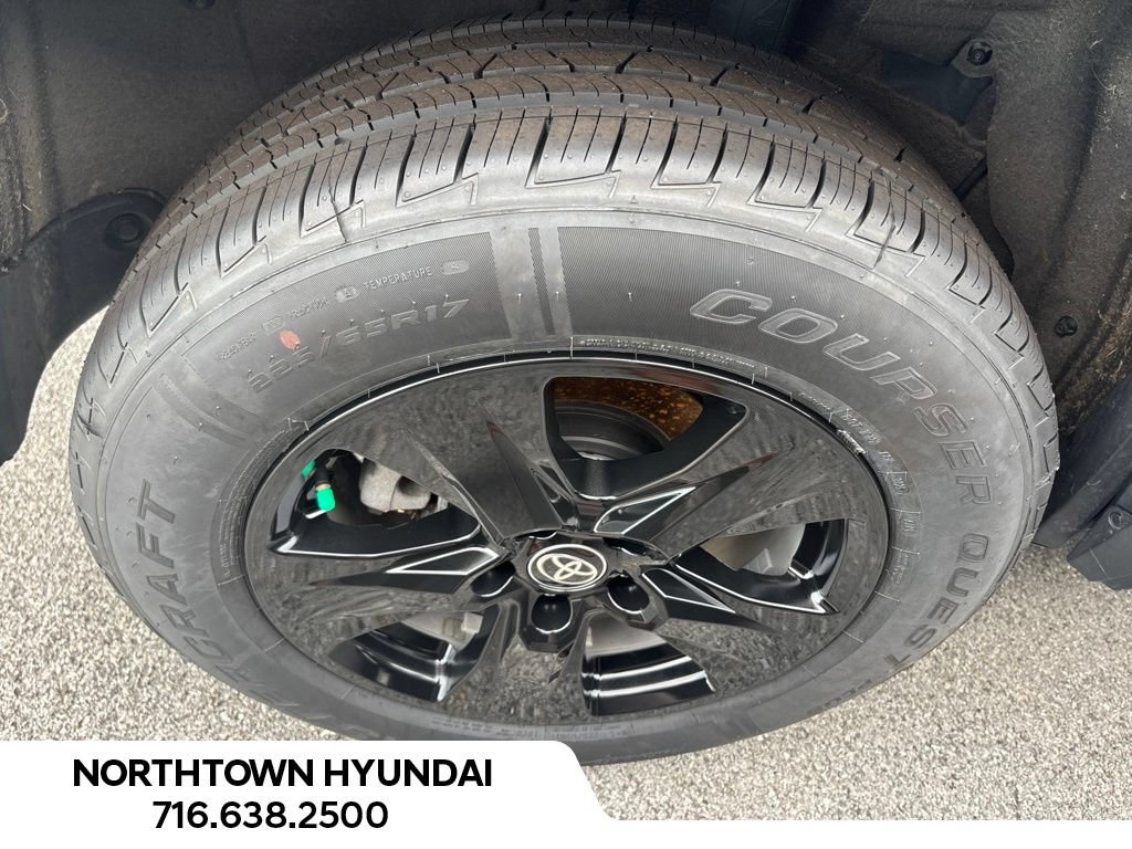 Used 2025 Toyota RAV4 XLE AWD/4WD image 35