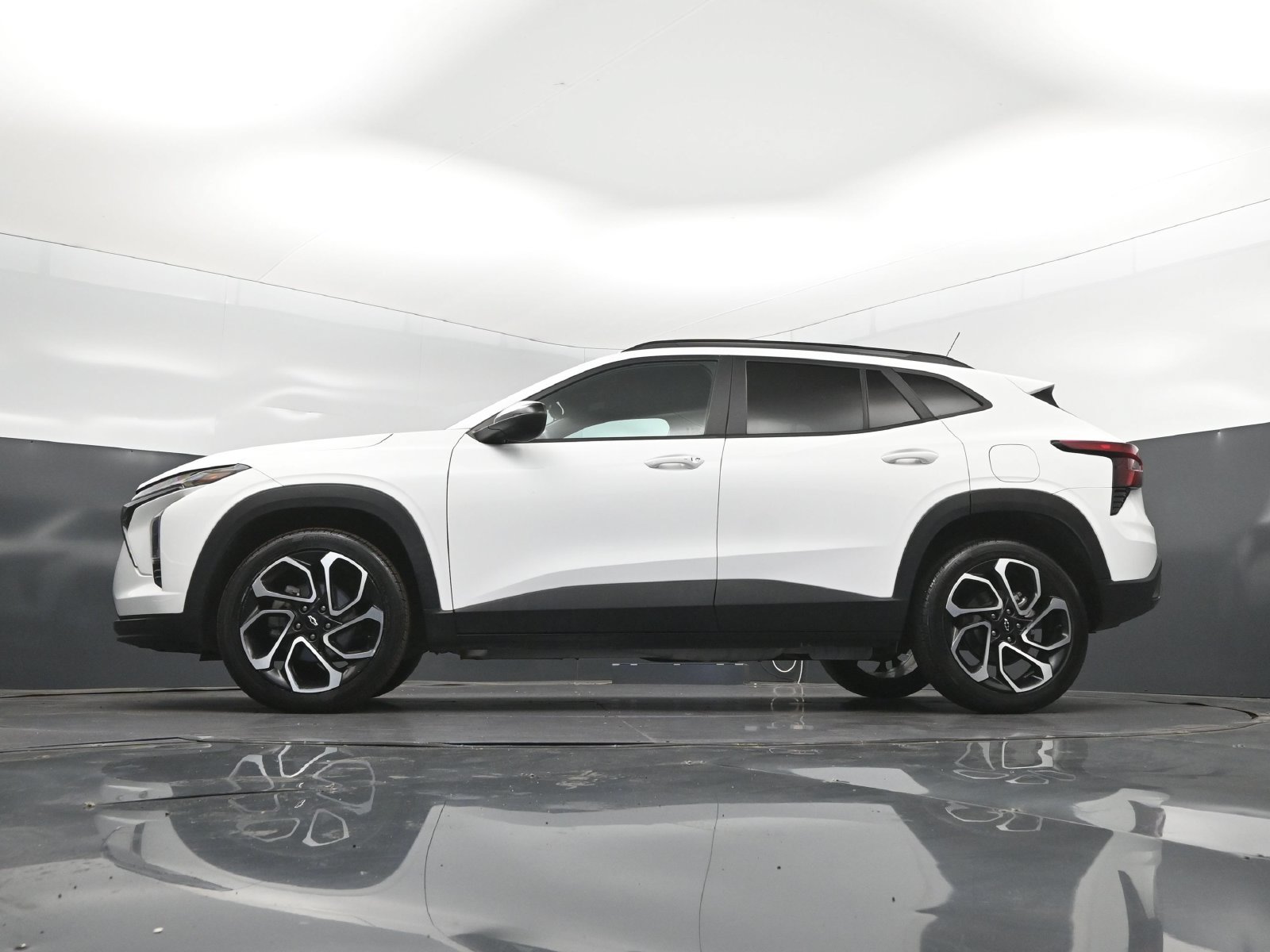 Certified 2024 Chevrolet Trax RS FWD image 39