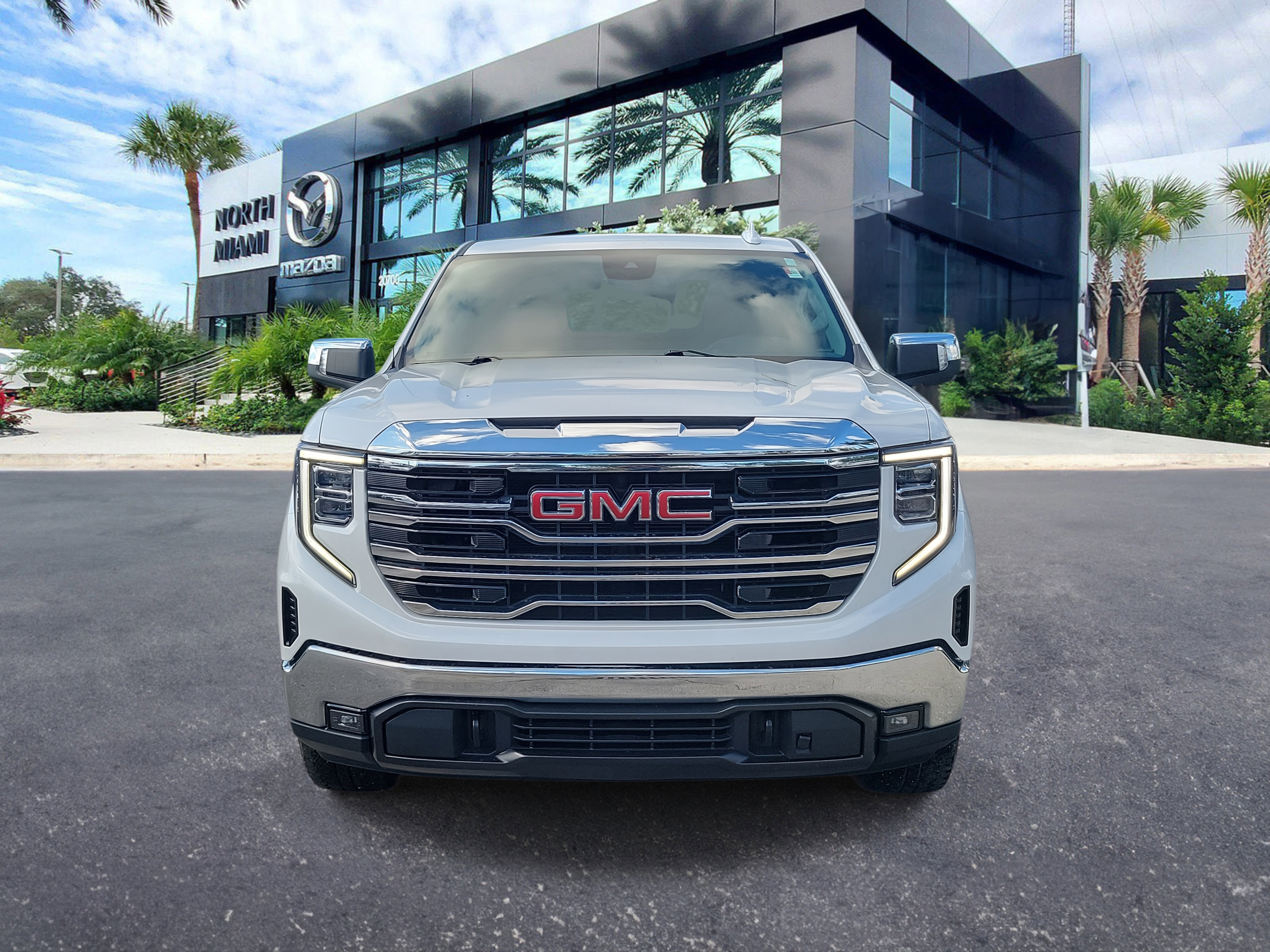 Used 2023 GMC Sierra 1500 SLT w/ SLT Premium Package image 2