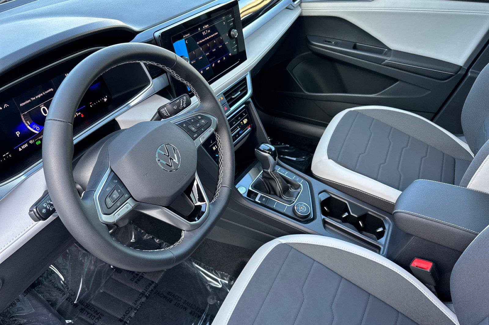 New 2026 Volkswagen Taos SE image 9