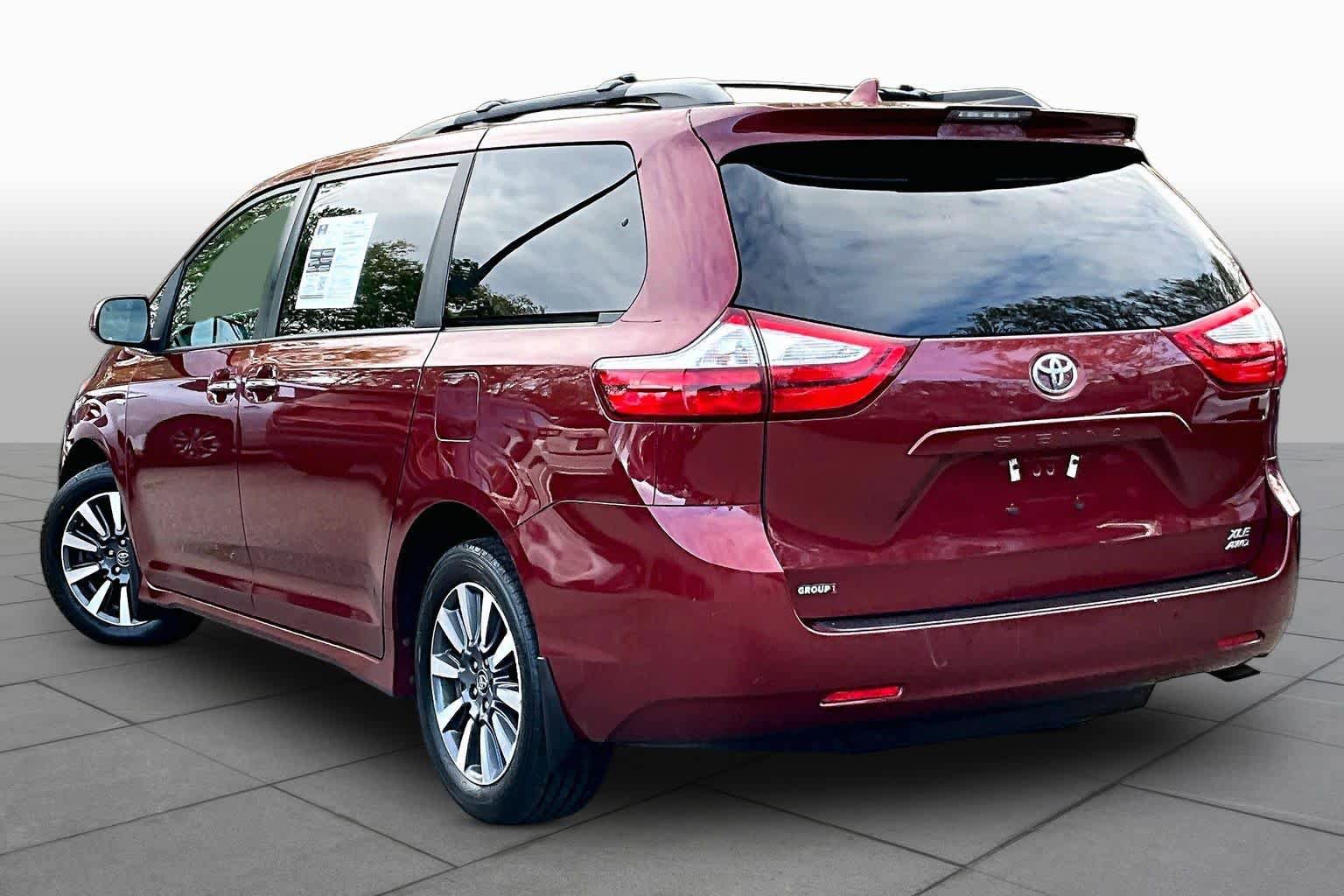 Used 2018 Toyota Sienna XLE w/ XLE Navigation Package AWD/4WD image 12