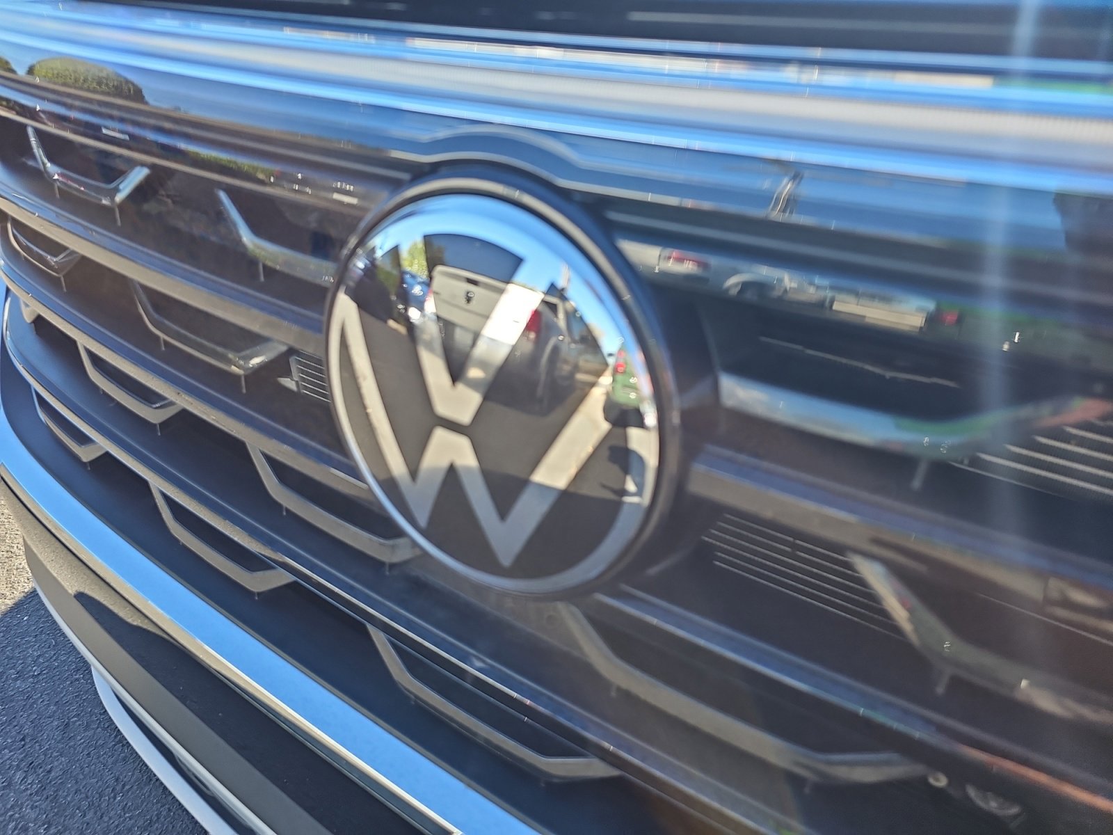 Certified 2025 Volkswagen Atlas Cross Sport SE image 23