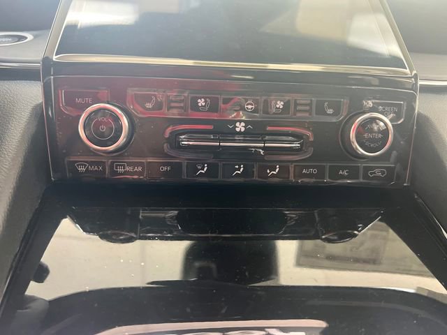 Used 2023 Jeep Grand Cherokee Overland AWD/4WD image 30