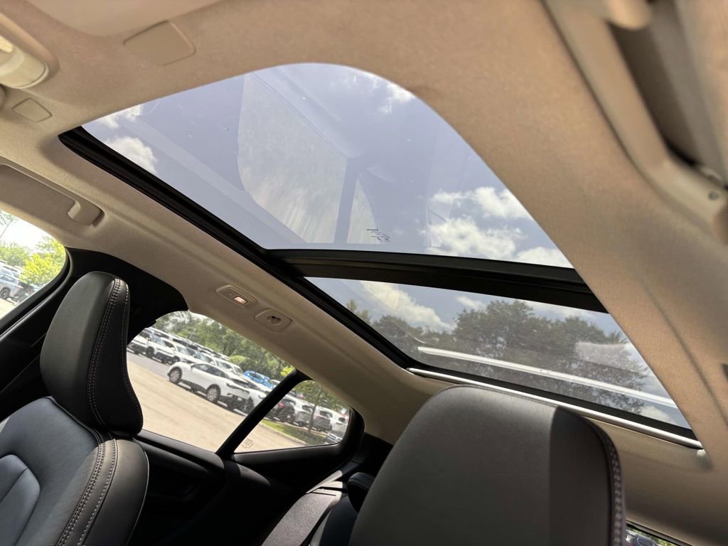 New 2026 Volvo XC40 B5 Core w/ Protection Package Premier image 25