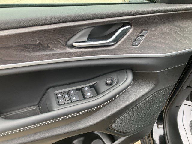 Certified 2025 Jeep Grand Cherokee Limited w/ Luxury Tech Group II image 10