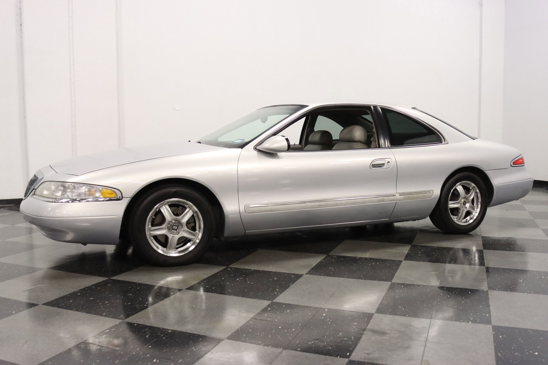 Used 1998 Lincoln Mark VIII RWD image 7
