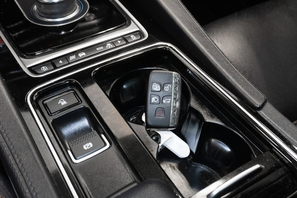 Used 2020 Jaguar F-PACE Prestige AWD/4WD image 28