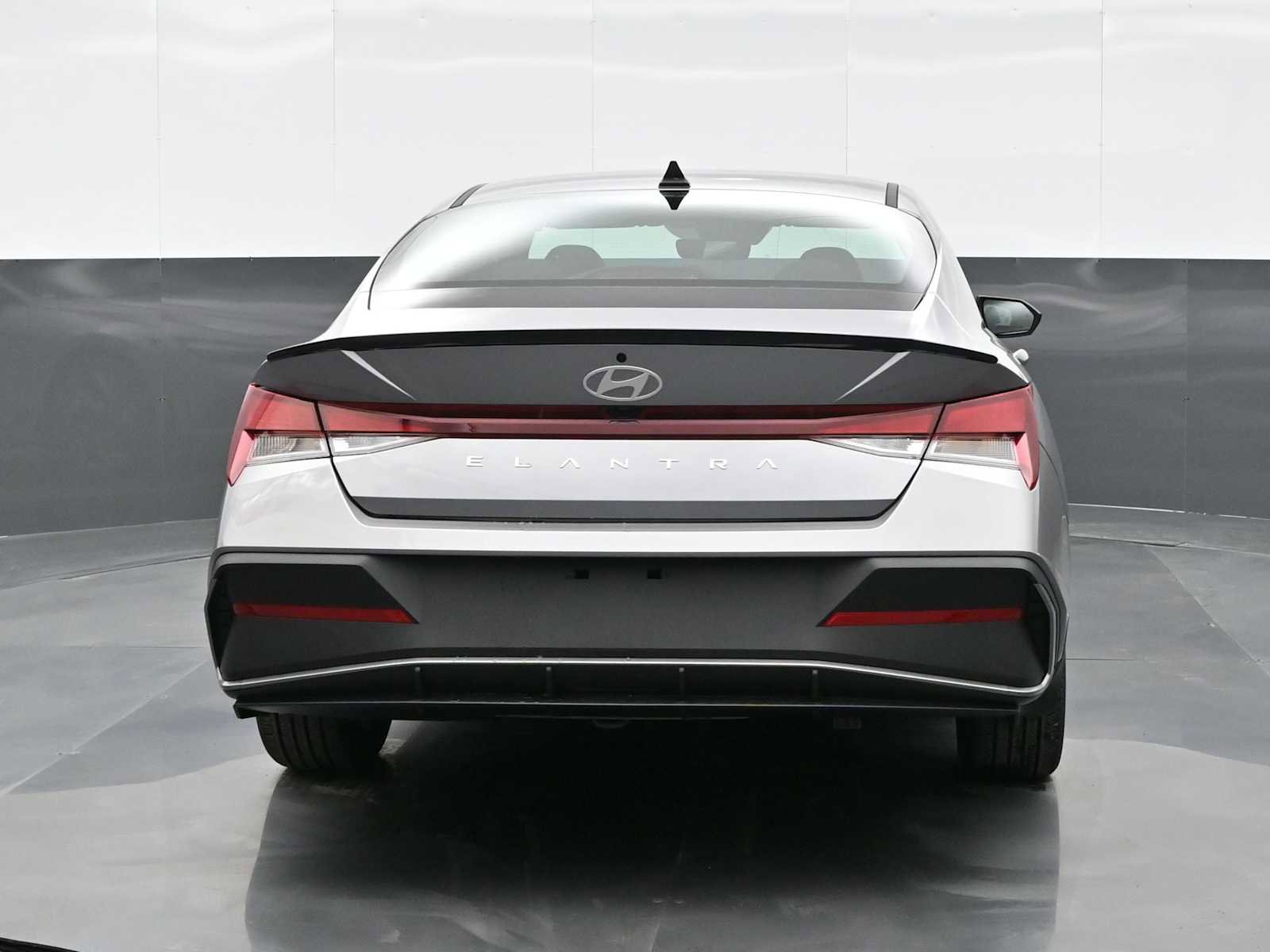 Certified 2025 Hyundai Elantra Sport image 6