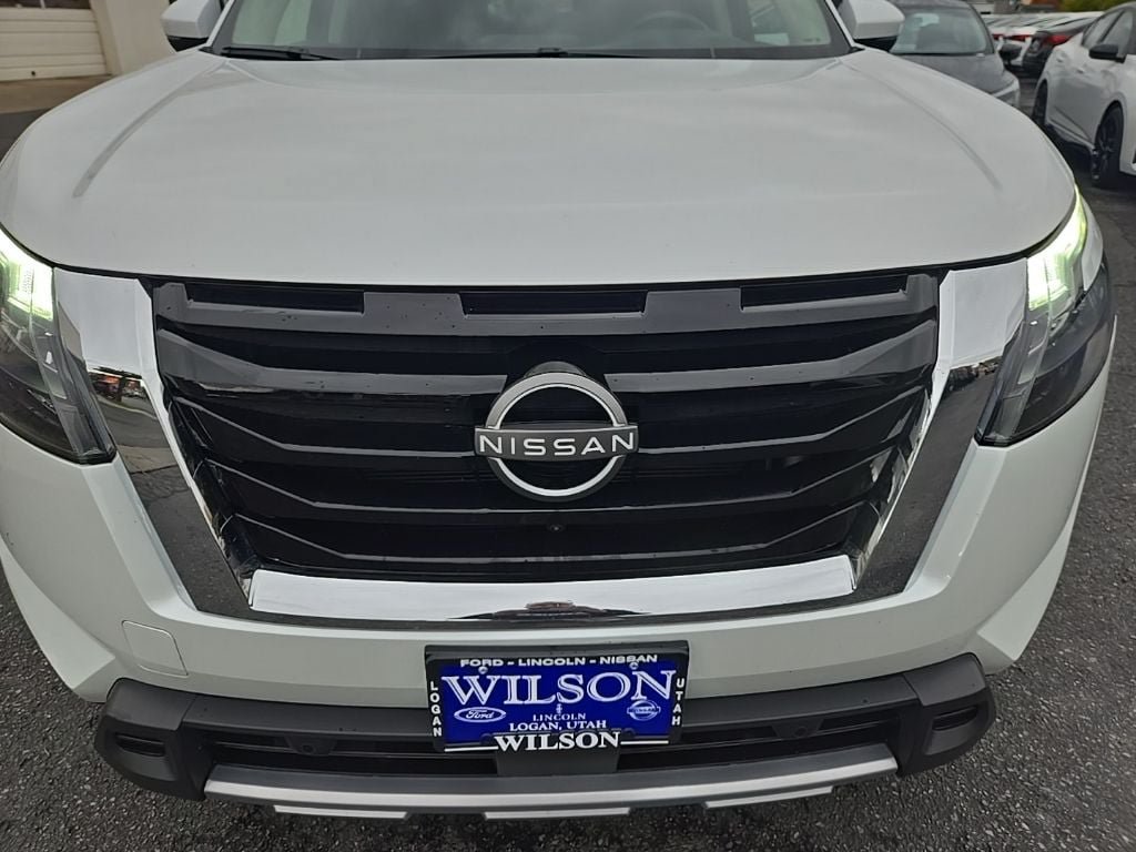 Used 2025 Nissan Pathfinder SL AWD/4WD image 32