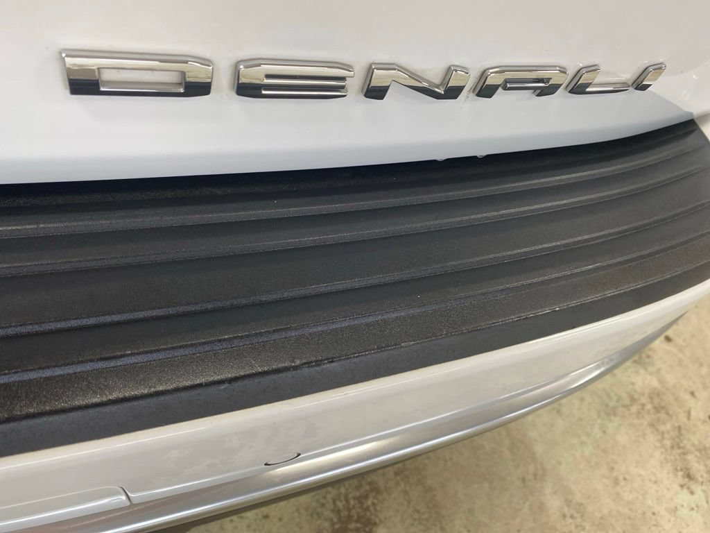 Used 2022 GMC Yukon XL Denali AWD/4WD image 19
